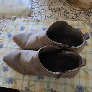 Old Navy faux suade Tan Booties size 8